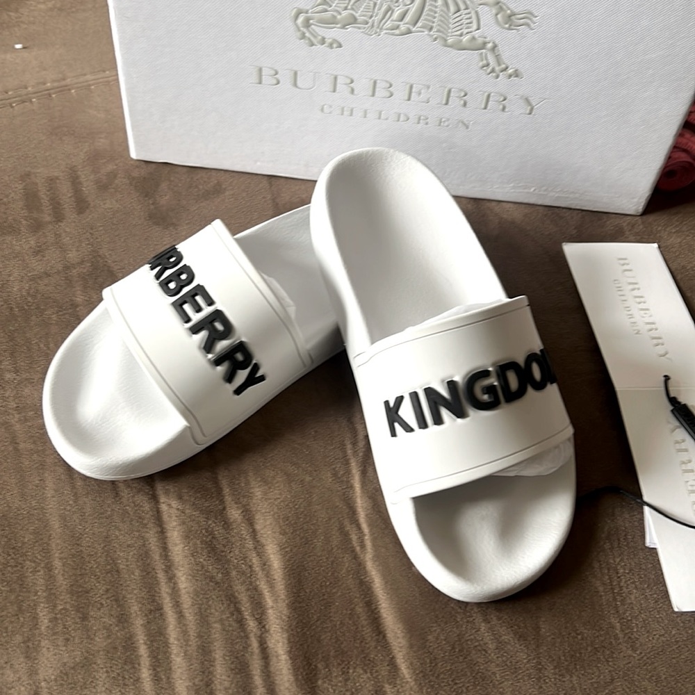 New Burberry Childrens Slides Sz 1 - 31 Euro white